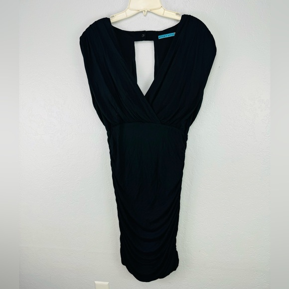 Alice + Olivia Black Ruched Body Con V Neck Sleeveless Dress - Picture 2 of 7